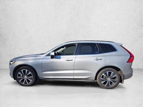 Used 2022 Volvo XC60 B5 Momentum image 8