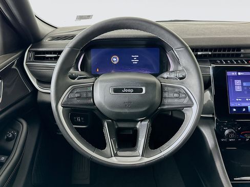 Used 2023 Jeep Grand Cherokee Altitude image 18