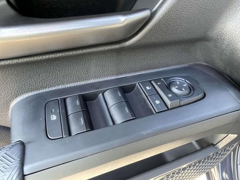 Used 2025 Toyota Tacoma TRD Sport image 18