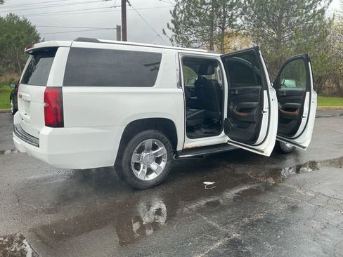 Used 2018 Chevrolet Suburban Premier AWD/4WD image 34