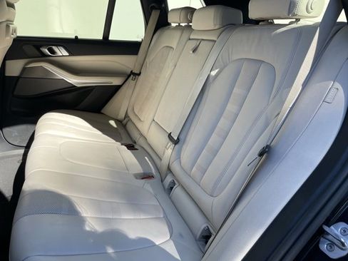 Used 2021 BMW X5 xDrive40i w/ M Sport Package image 7