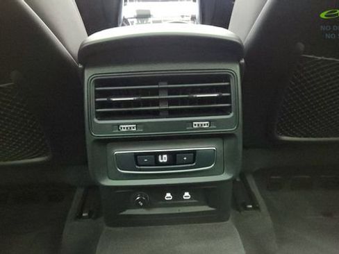 Used 2023 Audi Q8 Premium w/ Convenience Package AWD/4WD image 39