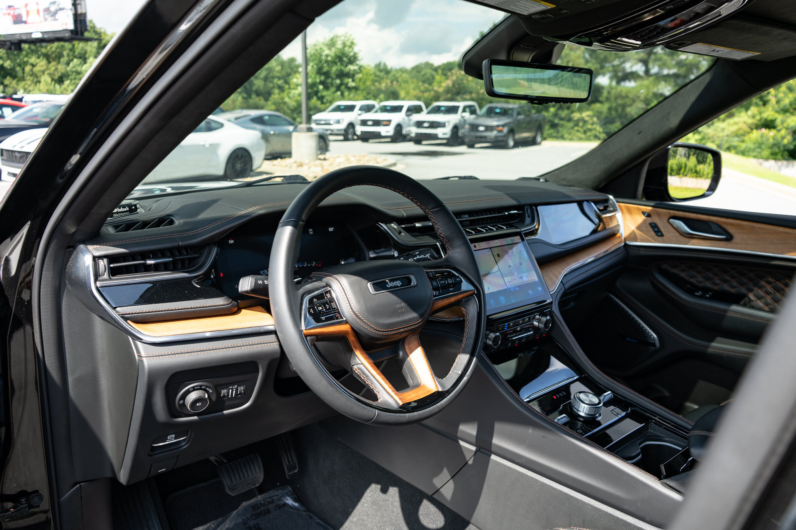 Used 2024 Jeep Grand Cherokee L Summit AWD/4WD image 13