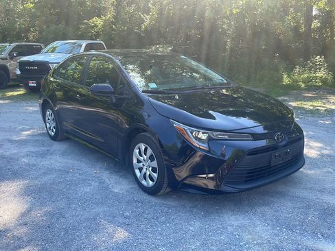 Used 2024 Toyota Corolla LE FWD image 11