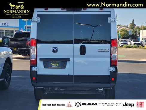 Used 2025 RAM ProMaster 2500 w/ U-Haul Equipment Group FWD image 5