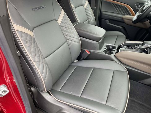 Used 2024 GMC Canyon Denali AWD/4WD image 19