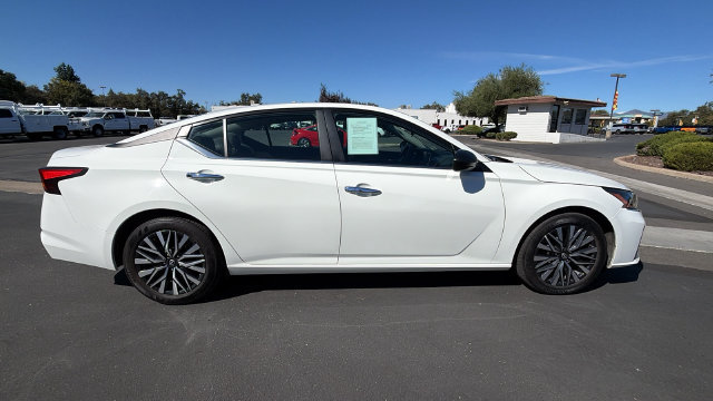 Used 2025 Nissan Altima 2.5 SV FWD image 3