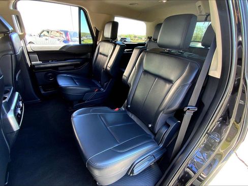 Used 2024 Ford Expedition XLT image 23