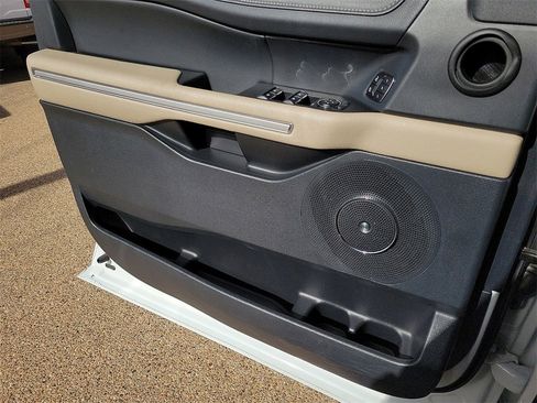 Used 2024 Ford Expedition Max Limited image 18