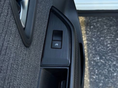 Used 2023 Nissan Rogue SV image 17