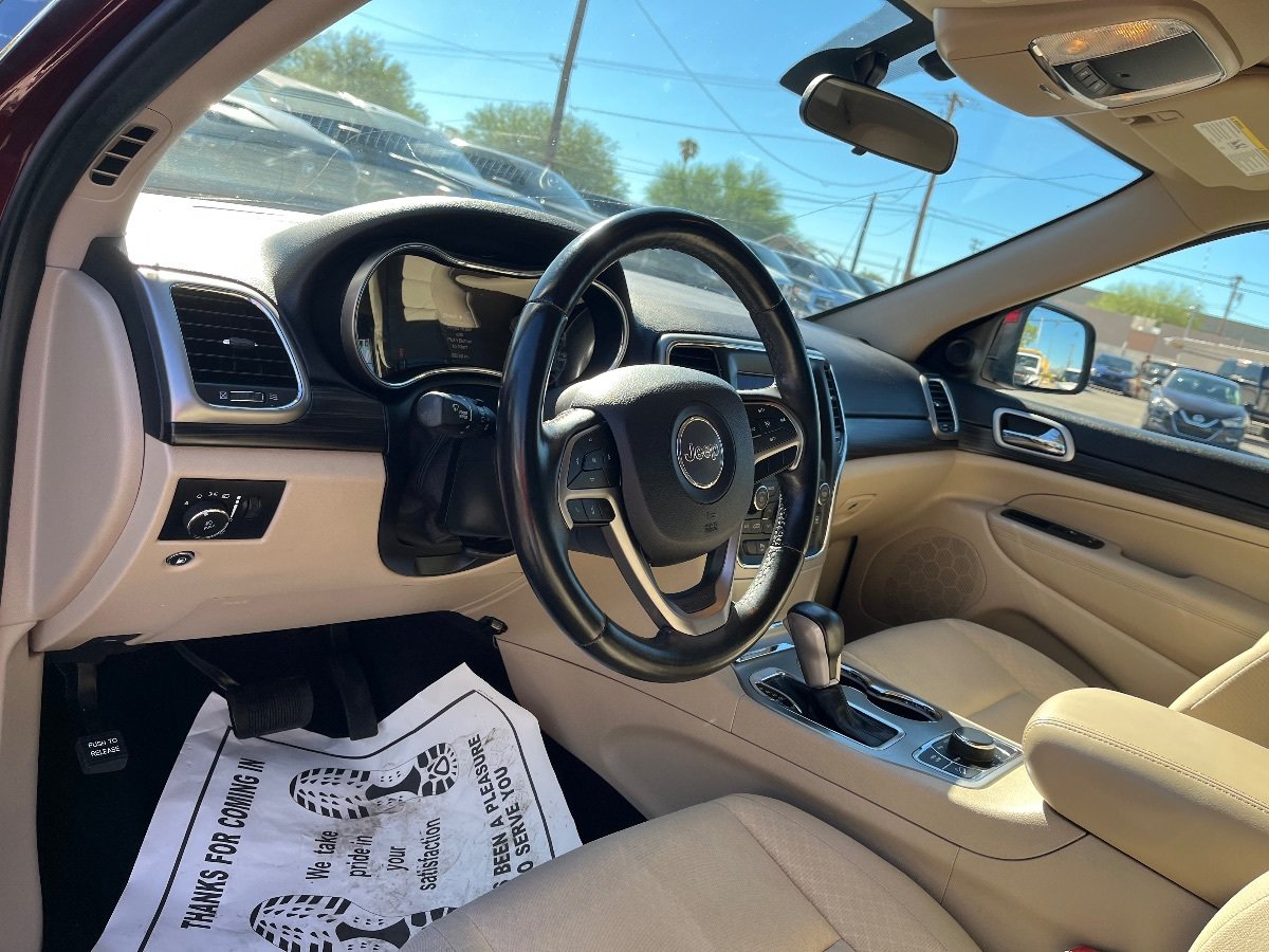 Used 2020 Jeep Grand Cherokee Laredo AWD/4WD image 23