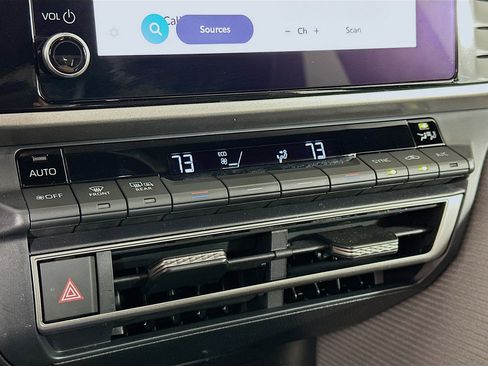 Used 2025 Toyota Camry SE image 23