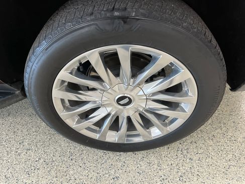 Used 2023 Cadillac Escalade Premium Luxury image 11