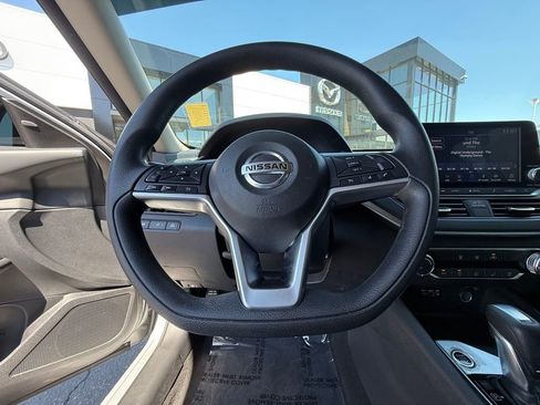 Used 2022 Nissan Altima 2.5 SV FWD image 18