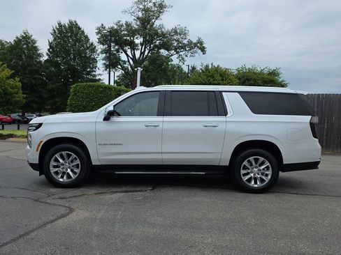 Used 2025 Chevrolet Suburban Premier RWD image 2