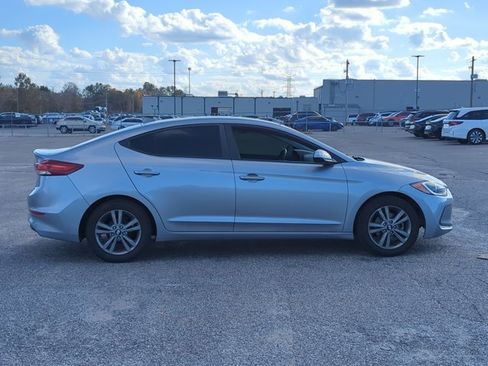 Used 2017 Hyundai Elantra SE image 4
