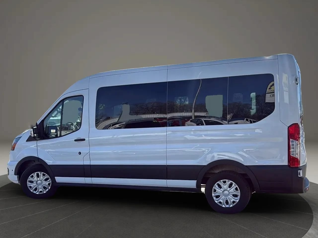 Used 2025 Ford Transit 350 XLT RWD image 7