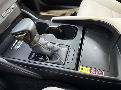 Used 2025 Lexus ES 350 w/ Premium Package FWD image 26
