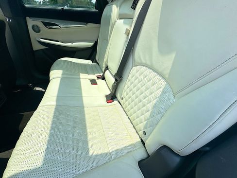 Used 2019 INFINITI QX50 Essential w/ Sensory Package FWD image 4