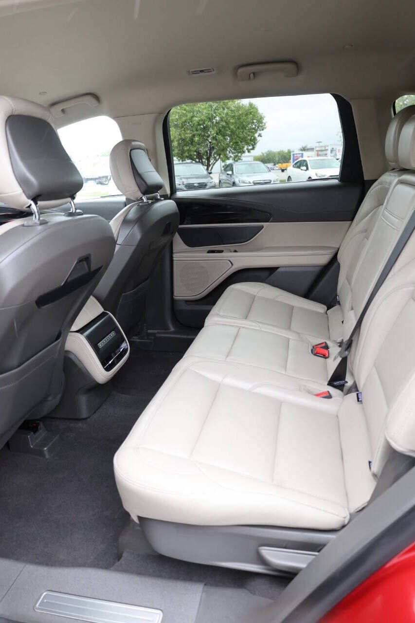 Used 2024 Lincoln Nautilus Premier AWD/4WD image 17