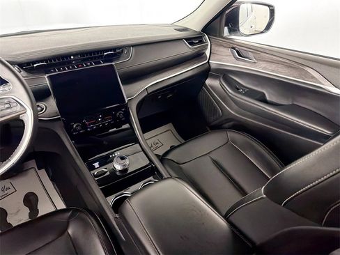 Used 2023 Jeep Grand Cherokee Limited image 21