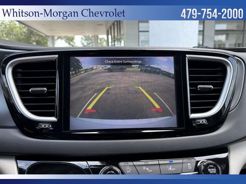 Used 2023 Chrysler Pacifica Touring-L FWD image 27