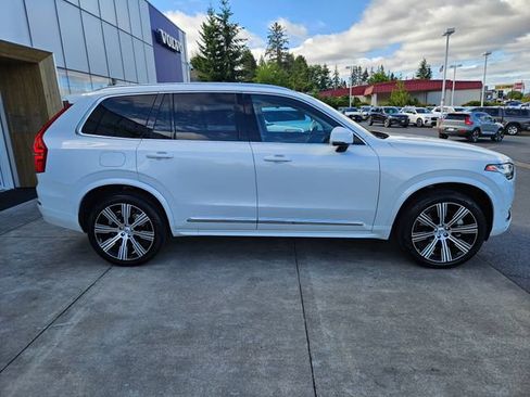 Used 2025 Volvo XC90 T8 Plus w/ Protection Package Premier AWD/4WD image 4