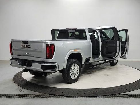 Used 2023 GMC Sierra 3500 Denali w/ Denali Ultimate Package AWD/4WD image 15