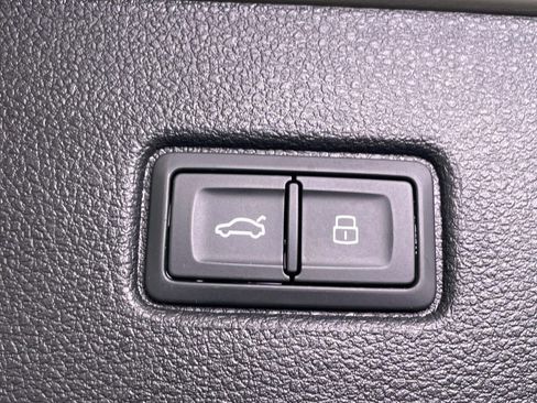 Used 2023 Audi Q7 3.0T Premium AWD/4WD image 22