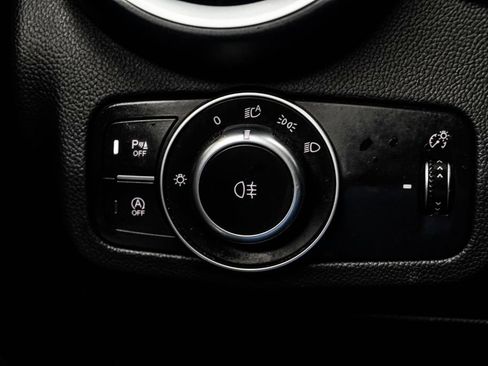 Used 2023 Alfa Romeo Stelvio Veloce AWD/4WD image 32