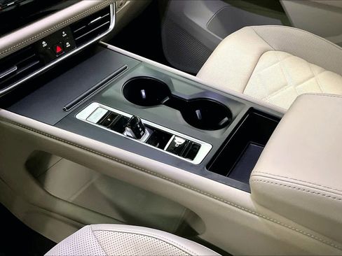 Used 2024 Volkswagen Atlas SE image 20