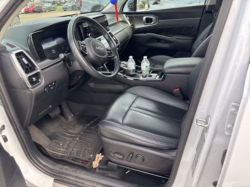 Used 2023 Kia Sorento SX image 4