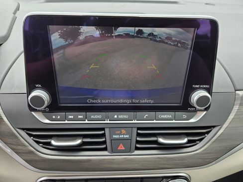 Used 2025 Nissan Altima 2.5 SV FWD image 19