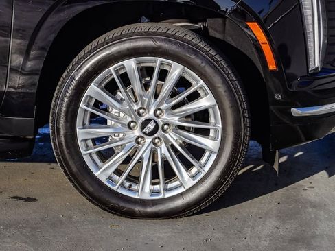 Used 2025 Cadillac Escalade Premium Luxury image 11