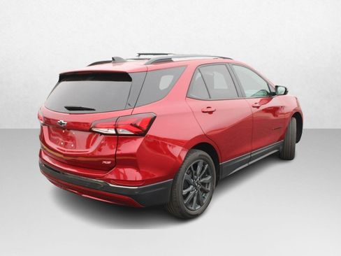 Used 2023 Chevrolet Equinox RS image 3