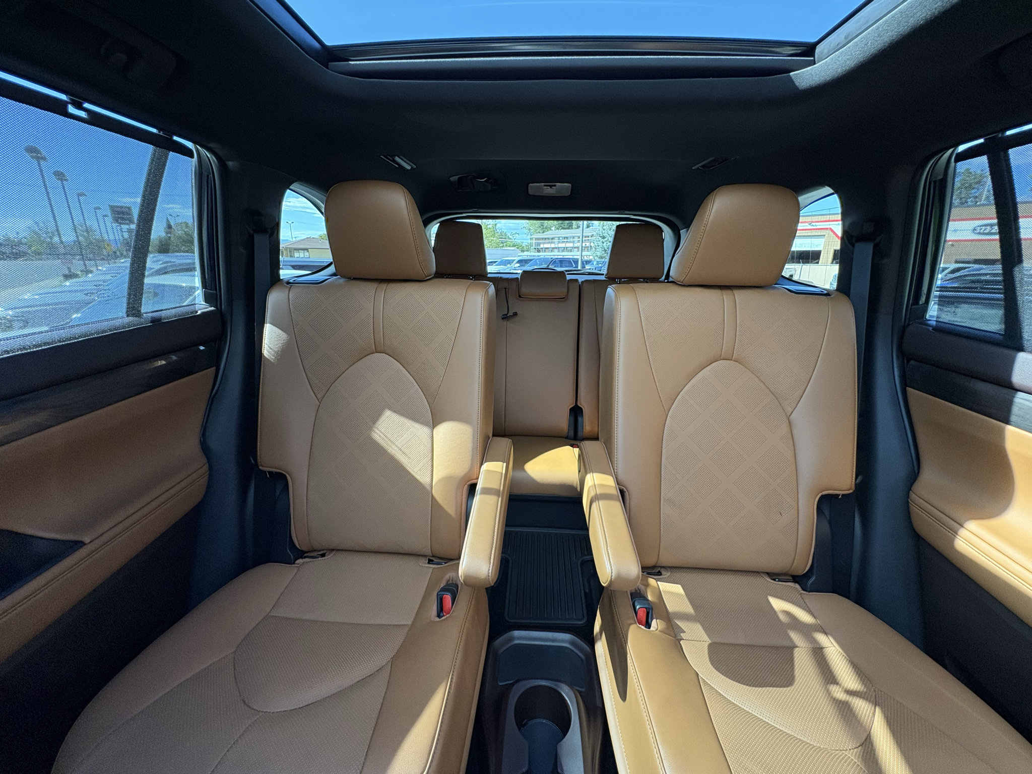 Used 2022 Toyota Highlander Platinum AWD/4WD image 35