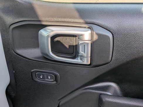 Used 2022 Jeep Wrangler Unlimited Sport image 37