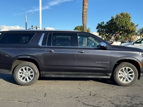 Used 2025 Chevrolet Suburban Premier image 4