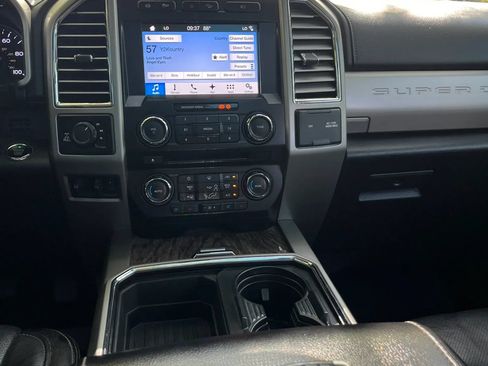 Used 2017 Ford F250 Lariat w/ Lariat Ultimate Package AWD/4WD image 19