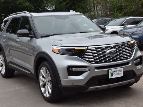 Used 2023 Ford Explorer Platinum w/ Technology Package AWD/4WD image 4