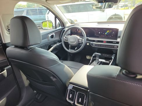 Certified 2025 Kia Sorento SX FWD image 13