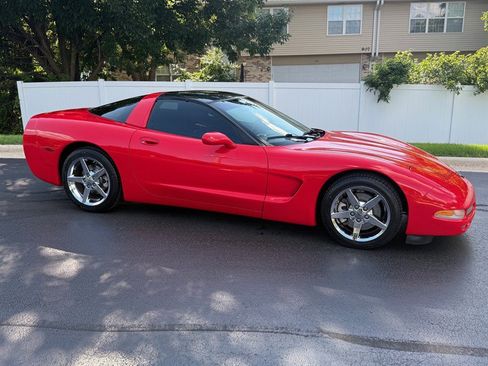 Used 1998 Chevrolet Corvette Coupe w/ Memory Pkg RWD image 4