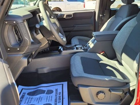 New 2025 Ford Bronco Base image 5