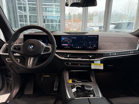 New 2026 BMW X7 xDrive40i w/ M Sport Package AWD/4WD image 16