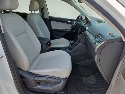 Used 2018 Volkswagen Tiguan SE w/ Panoramic Sunroof Package FWD image 27