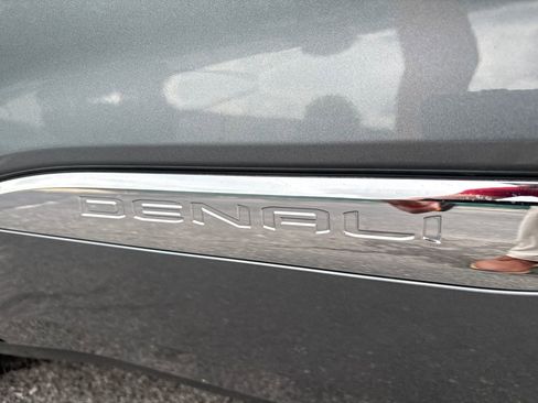 Used 2020 GMC Acadia Denali w/ Technology Package FWD image 12