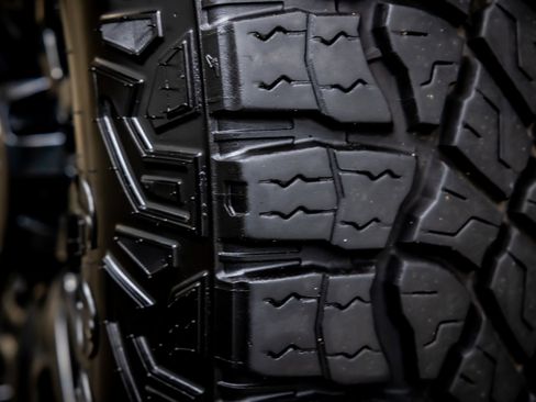 Used 2024 Chevrolet Silverado 2500 ZR2 w/ Technology Package image 28