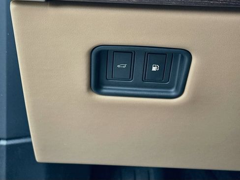 Used 2025 Land Rover Range Rover SE AWD/4WD image 10