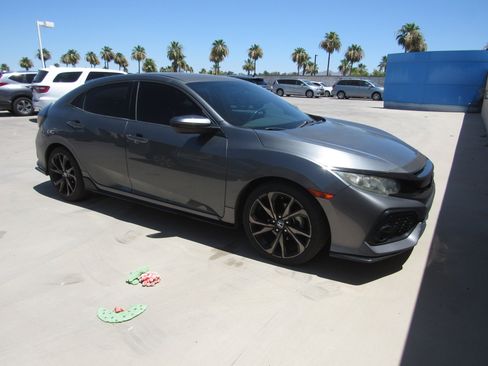 Used 2017 Honda Civic Sport image 2