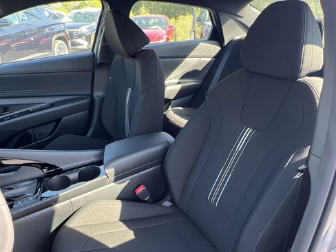 New 2025 Hyundai Elantra SEL image 11